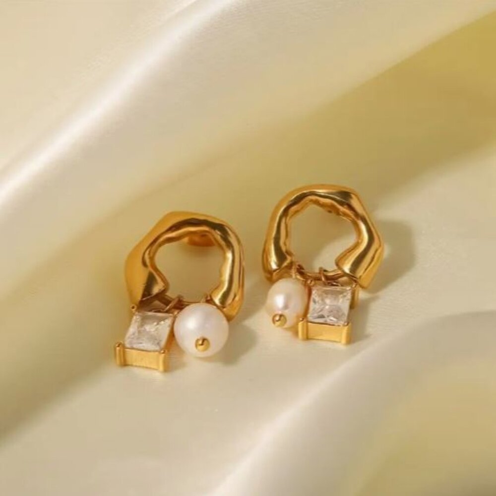 NEW Adelaide 18K Gold Plated CZ and Freshwater Pearl Luxe Drop Earrings - Picture 2 of 3